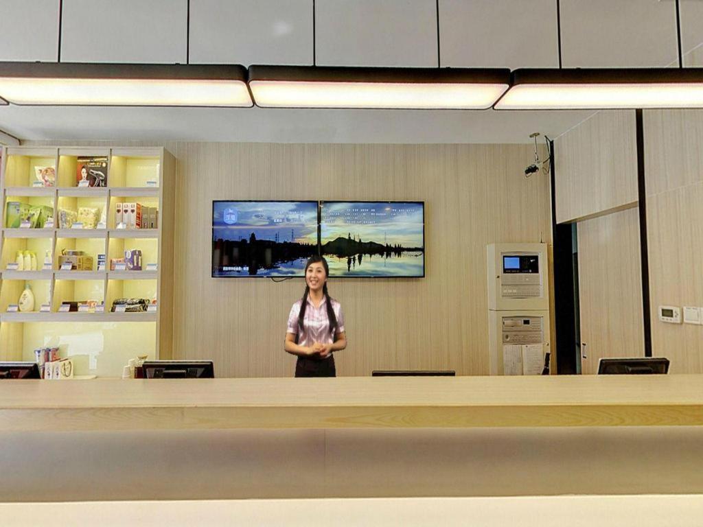 Hanting Hotel Shanghai Babaiban Pudian Road Subway Station Exterior photo